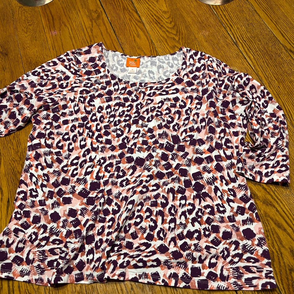Hearts of Palm round neck top.  Cheetah print, 3/4 length sleeves.  Size 1XL